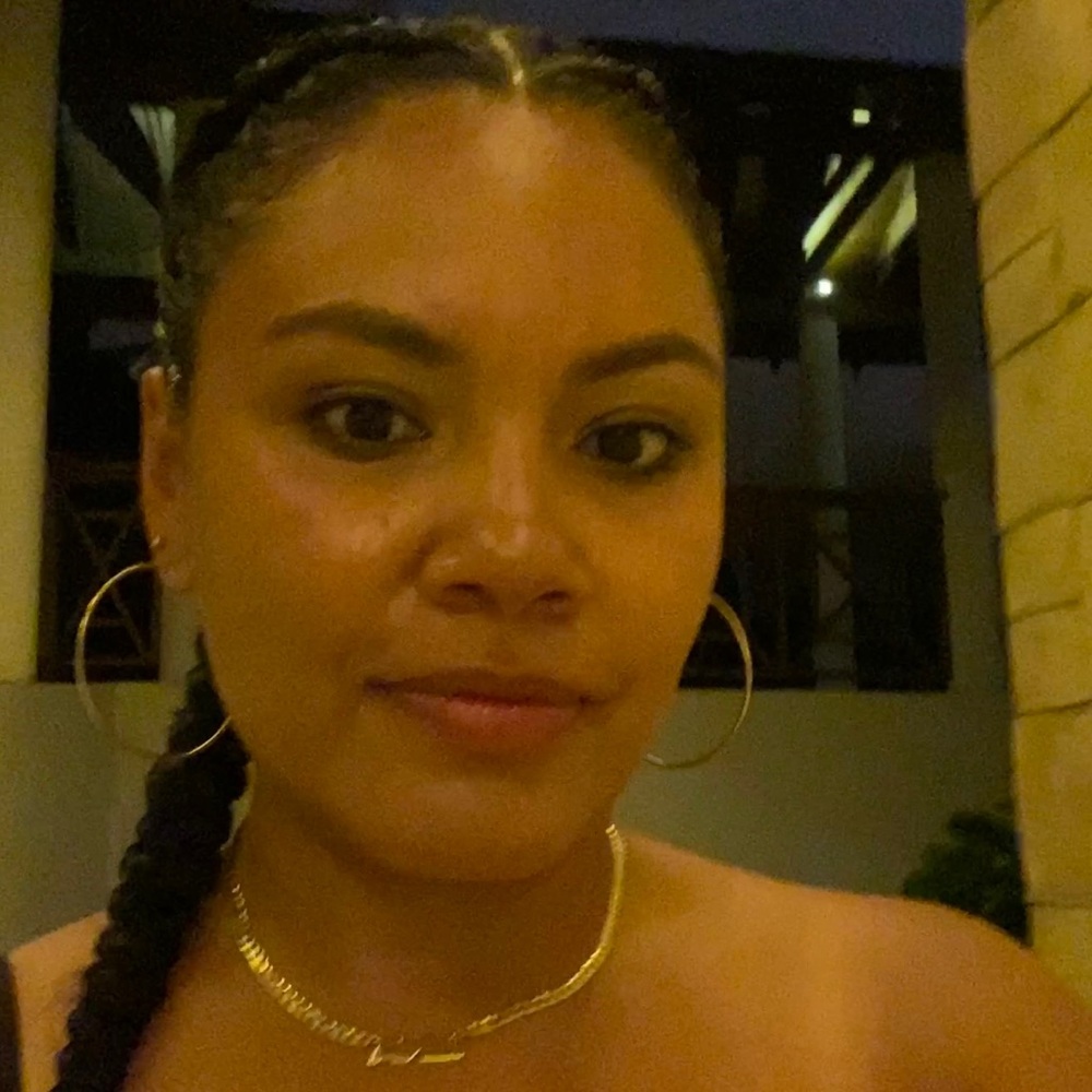 Meet your Posher, Lina